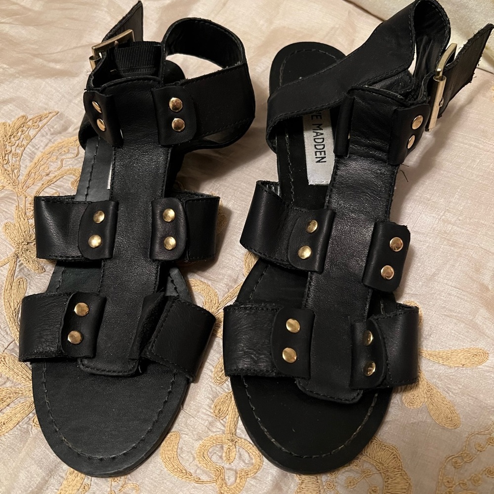 Small wedge black sandal
